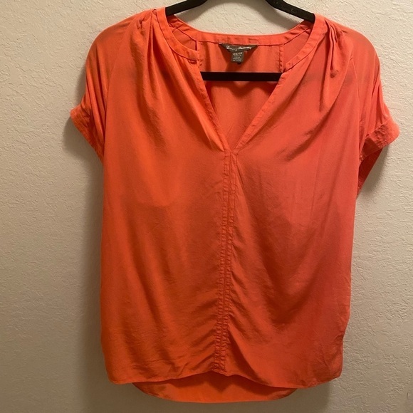 Tommy Bahama 100% Silk Coral Short Sleeve Blouse - Picture 3 of 7